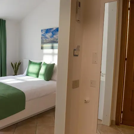Isola Bed & Breakfast *